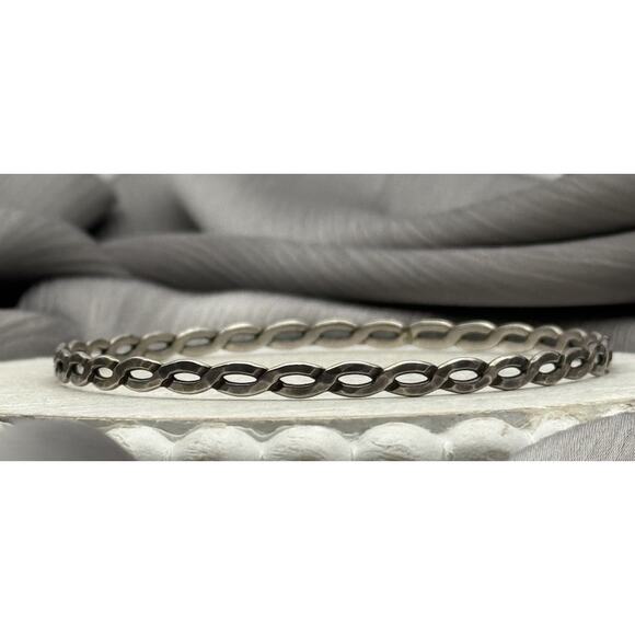 Retired James Avery 925 Hammered Twisted Wire Bangle Bracelet 5.31G / 7.5in - Picture 4 of 8
